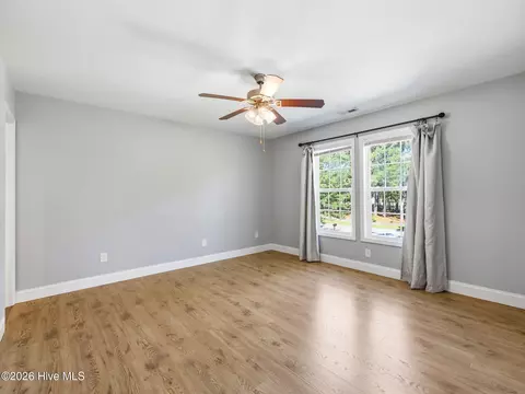 Living - 128 Van Riggs Rd, Hubert, NC 28539 photo 4 of 5