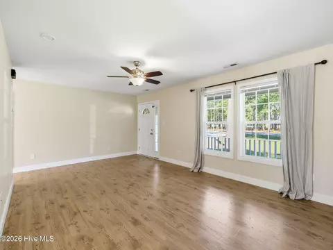 Living - 128 Van Riggs Rd, Hubert, NC 28539 photo 3 of 5