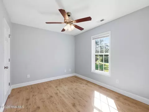 Bedroom - 128 Van Riggs Rd, Hubert, NC 28539 photo 5 of 6