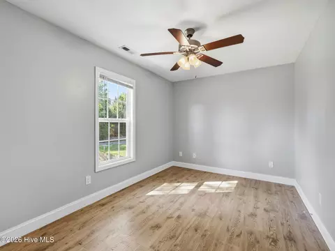 Bedroom - 128 Van Riggs Rd, Hubert, NC 28539 photo 4 of 6