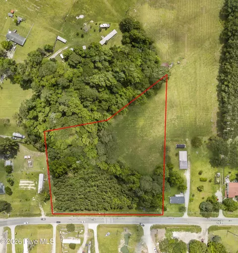 826 Sand Ridge Rd, Hubert, NC 28539
