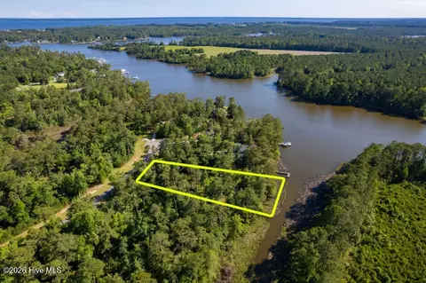 110 Queen Annes Ct, Oriental, NC 28571