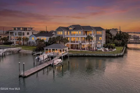 24 W Salisbury St, Wrightsville Beach, NC 28480