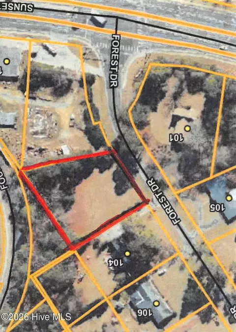 102 Forest Dr, Clinton, NC 28328