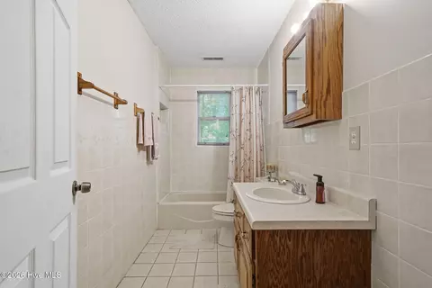 Bath - 562 Sunny Ln, Marble, NC 28905 photo 1 of 7