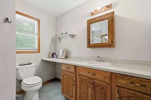 Bath - 562 Sunny Ln, Marble, NC 28905 photo 4 of 7