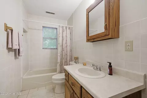 Bath - 562 Sunny Ln, Marble, NC 28905 photo 2 of 7