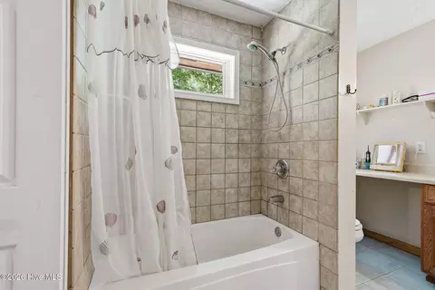 Bath - 562 Sunny Ln, Marble, NC 28905 photo 5 of 7