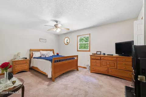 Bedroom - 562 Sunny Ln, Marble, NC 28905 photo 6 of 8