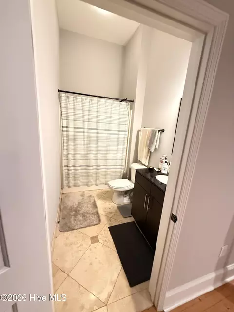 Bath - 936 Broad St #407, Augusta, GA 30901 photo 1 of 1