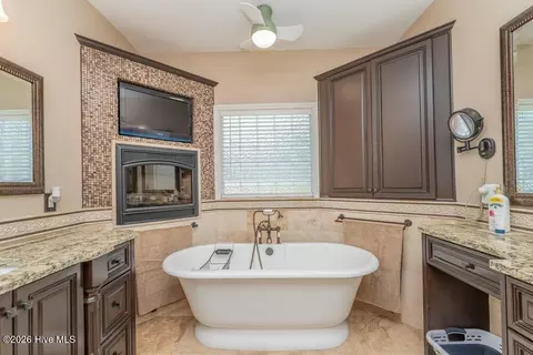Bath - 1364 Waterston Dr, Evans, GA 30809 photo 5 of 10