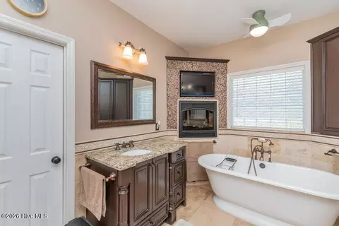 Bath - 1364 Waterston Dr, Evans, GA 30809 photo 4 of 10