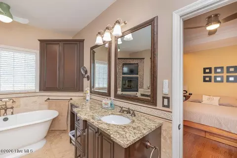 Bath - 1364 Waterston Dr, Evans, GA 30809 photo 3 of 10