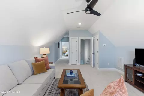 Entry Way - 194 Hampton Ct, Hampstead, NC 28443 photo 4 of 5