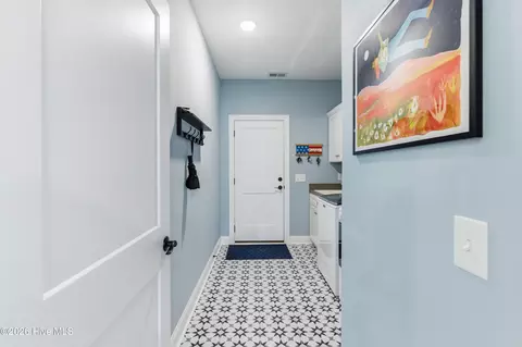 Entry Way - 194 Hampton Ct, Hampstead, NC 28443 photo 5 of 5
