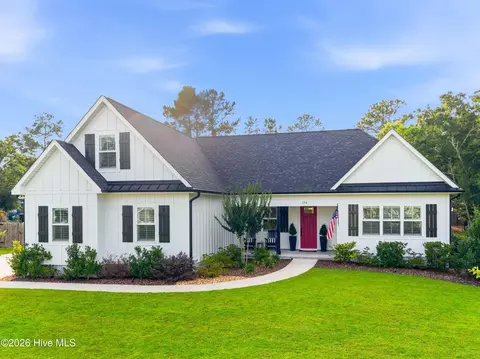 Exterior - 194 Hampton Ct, Hampstead, NC 28443 photo 2 of 20