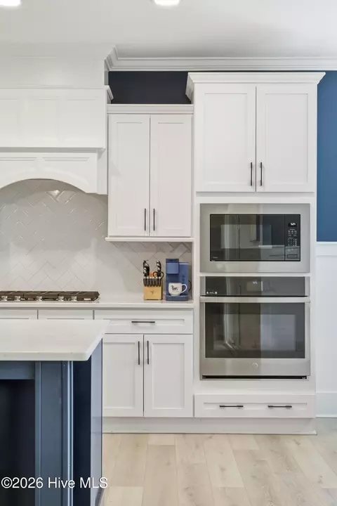 Kitchen - 194 Hampton Ct, Hampstead, NC 28443 photo 5 of 6