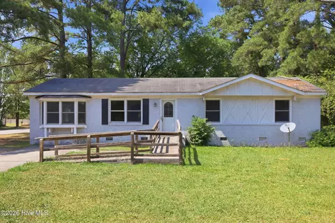 101 Fairwood Ln, Greenville, NC 27834