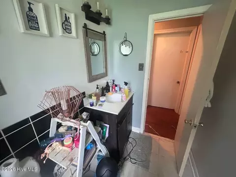 Bath - 2825 Fairmount St, Augusta, GA 30906 photo 2 of 2