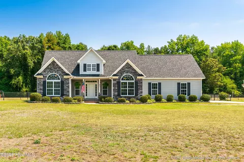 1227 Grayleigh Dr, Ayden, NC 28513