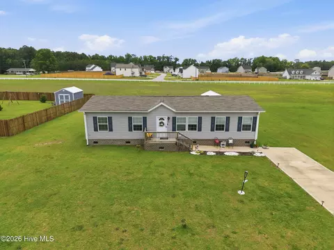 203 Magnolia Dr, Stella, NC 28582
