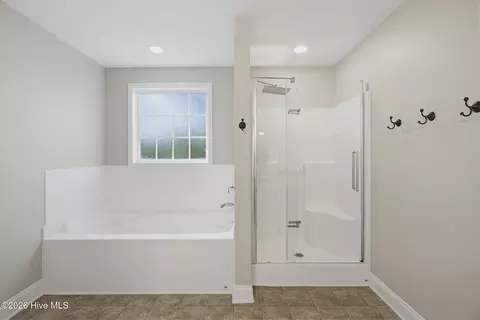 Bath - 289 Weir Dr, Hampstead, NC 28443 photo 3 of 4