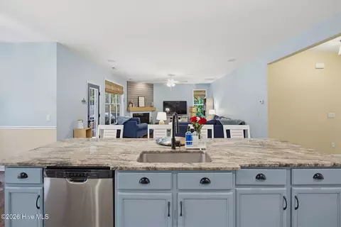Kitchen - 289 Weir Dr, Hampstead, NC 28443 photo 4 of 6