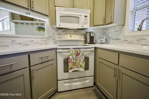 Kitchen - 700 W 1st St #B5, Kill Devil Hills, NC 27948 photo 2 of 5