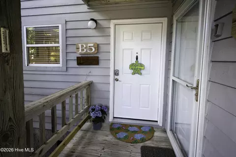Exterior - 700 W 1st St #B5, Kill Devil Hills, NC 27948 photo 2 of 10