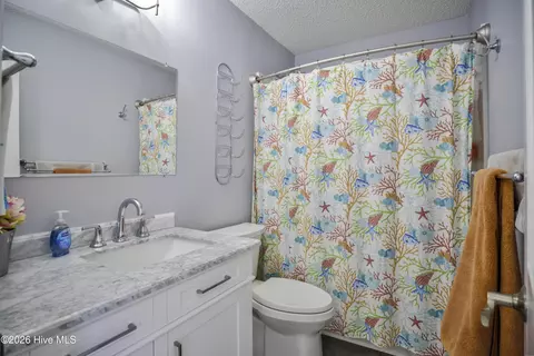 Bath - 700 W 1st St #B5, Kill Devil Hills, NC 27948 photo 3 of 3