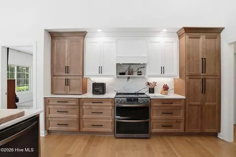 Kitchen - 45 Pinewild Dr, Pinehurst, NC 28374 photo 11 of 13