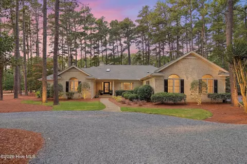 45 Pinewild Dr, Pinehurst, NC 28374