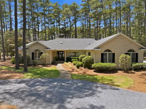 45 Pinewild Dr, Pinehurst, NC 28374