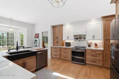 Kitchen - 45 Pinewild Dr, Pinehurst, NC 28374 photo 10 of 13