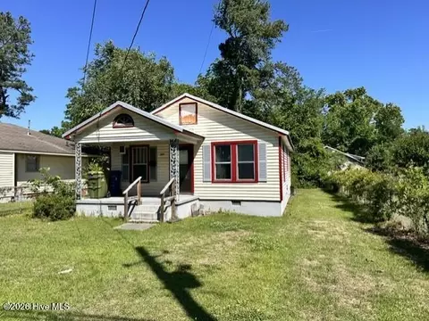 703 N Charlotte St, Washington, NC 27889