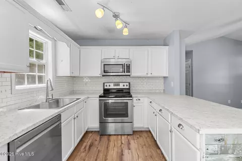 Kitchen - 135 Daphne Dr, Hubert, NC 28539 photo 2 of 3