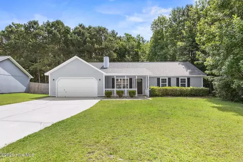 135 Daphne Dr, Hubert, NC 28539