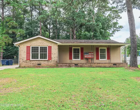 302 Cardinal Rd, Jacksonville, NC 28540