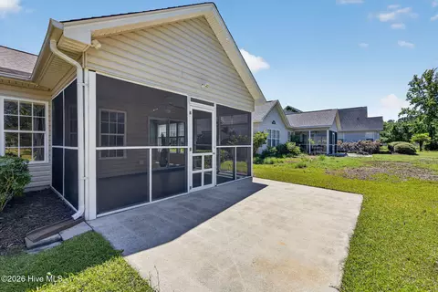 Exterior - 512 Azalea Dr, Hampstead, NC 28443 photo 7 of 12