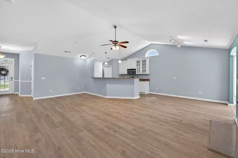 Living - 512 Azalea Dr, Hampstead, NC 28443 photo 4 of 4