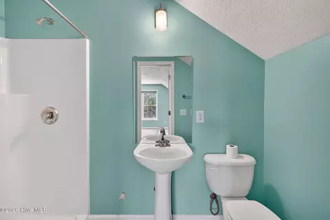 Bath - 512 Azalea Dr, Hampstead, NC 28443 photo 4 of 4