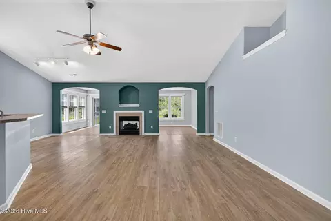 Living - 512 Azalea Dr, Hampstead, NC 28443 photo 2 of 4