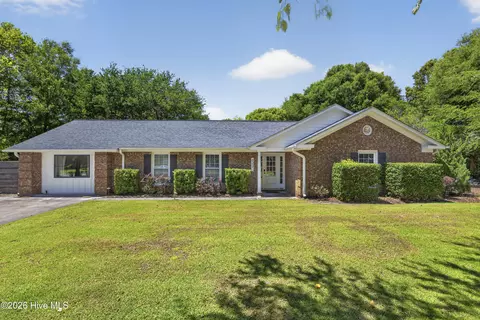 622 Long Leaf Acres Dr, Wilmington, NC 28405