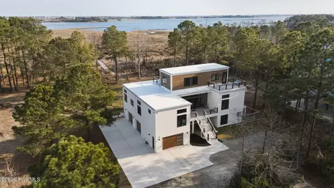 135 Heron Cove Rd, Hampstead, NC 28443