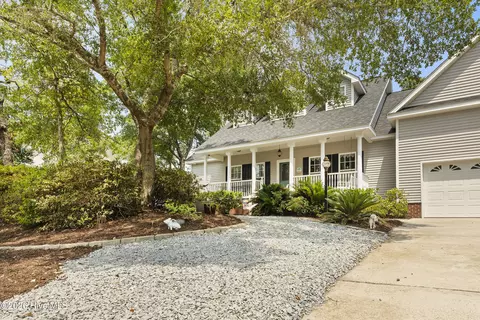 102 SW 22nd St, Oak Island, NC 28465