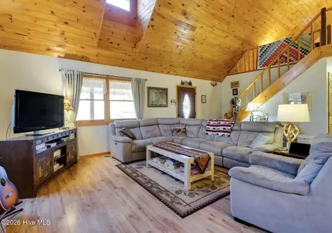Living - 725 Country Ln, Murphy, NC 28906 photo 1 of 4