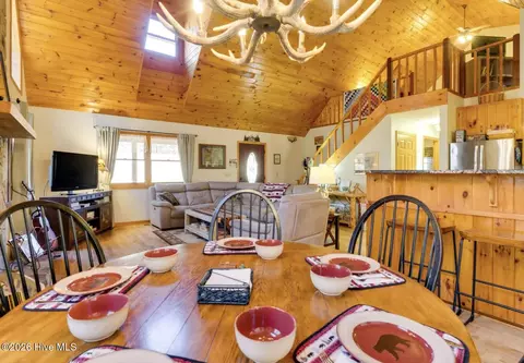 Dining - 725 Country Ln, Murphy, NC 28906 photo 2 of 2
