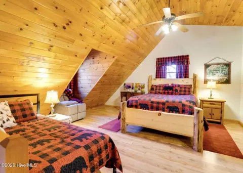 Bedroom - 725 Country Ln, Murphy, NC 28906 photo 2 of 3