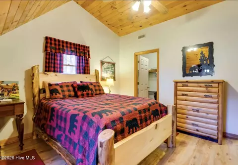 Bedroom - 725 Country Ln, Murphy, NC 28906 photo 3 of 3