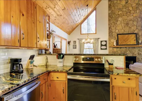 Kitchen - 725 Country Ln, Murphy, NC 28906 photo 3 of 4